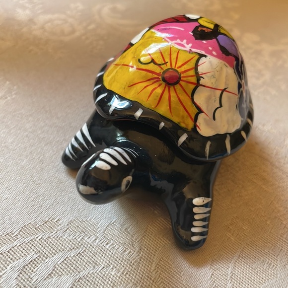 Hand-painted , signed, Mexican folk art terra cotta turtle tortoise trinket box - Picture 4 of 16